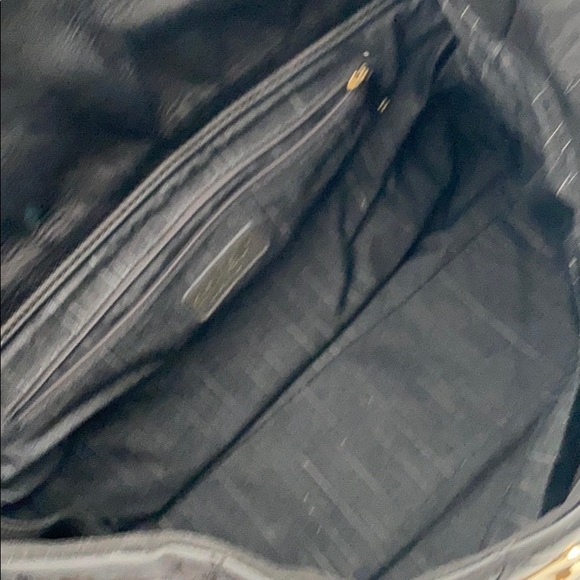 Large CHANEL chain tote - Picture 2 of 4